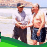 (Imagen) La actual presidenta del Senado, Yasna Provoste, acompañó en 2003 al expresidente, Ricardo Lagos, a bañarse en la playa de Chañaral como señal de que la costa ya no estaba contaminada: #Real