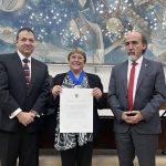 Expresidenta Bachelet es condecorada con el grado de Doctora Honoris Causa por la Universidad de Santiago