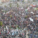 ¿Qué medidas desencadenaron las masivas marchas por la educación en Argentina? 