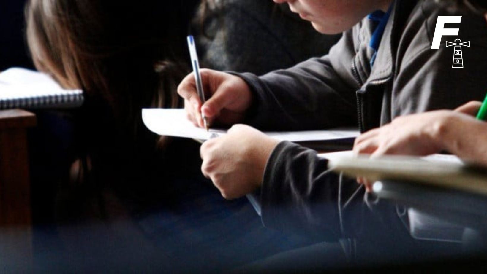 You are currently viewing Decretan arresto domiciliario para estudiante en Valdivia: Portaba escopeta artesanal y un arma blanca en el colegio 