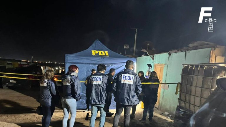 Read more about the article Decretan prisión preventiva a hombre acusado de asesinar a mujer en Alto Hospicio: en su casa se había encontrado una subametralladora artesanal