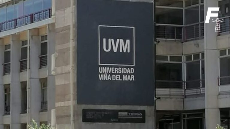 Read more about the article Protestas en la Universidad de Viña del Mar: acusan que alumna se lanzó del tercer piso por bullying