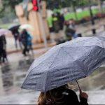 Frente a la inminente lluvia: revisa las comunas que suspenderán las clases este jueves en la RM