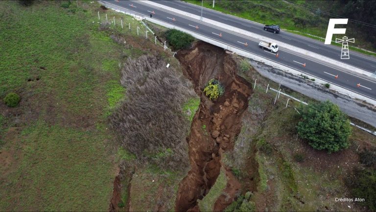 Read more about the article Habilitan bidireccionalidad en ruta afectada por socavón en Concón