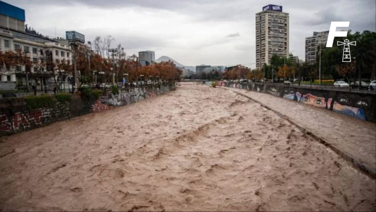 Read more about the article Por prevención: evacúan tres campamentos de la provincia de Talagante ante crecida del Río Mapocho