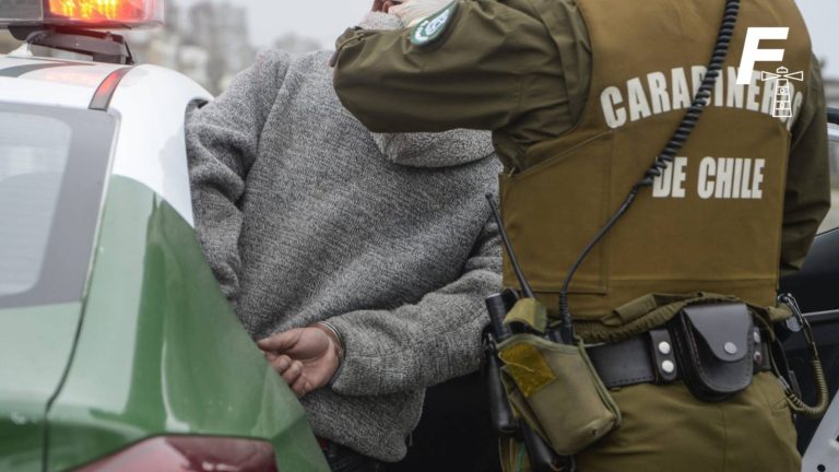 Read more about the article Carabineros detiene en Estación Central a banda criminal que portaba una ametralladora