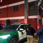 Tribunal determinó arresto domiciliario nocturno y arraigo nacional contra adolescente que mató a su hermano en Puente Alto