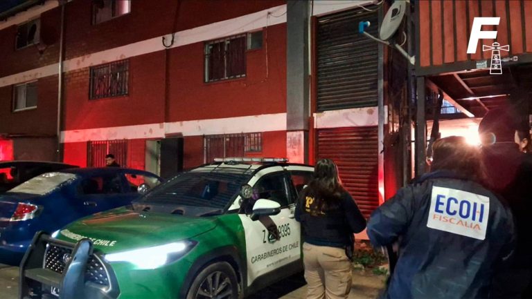 Read more about the article Tribunal determinó arresto domiciliario nocturno y arraigo nacional contra adolescente que mató a su hermano en Puente Alto